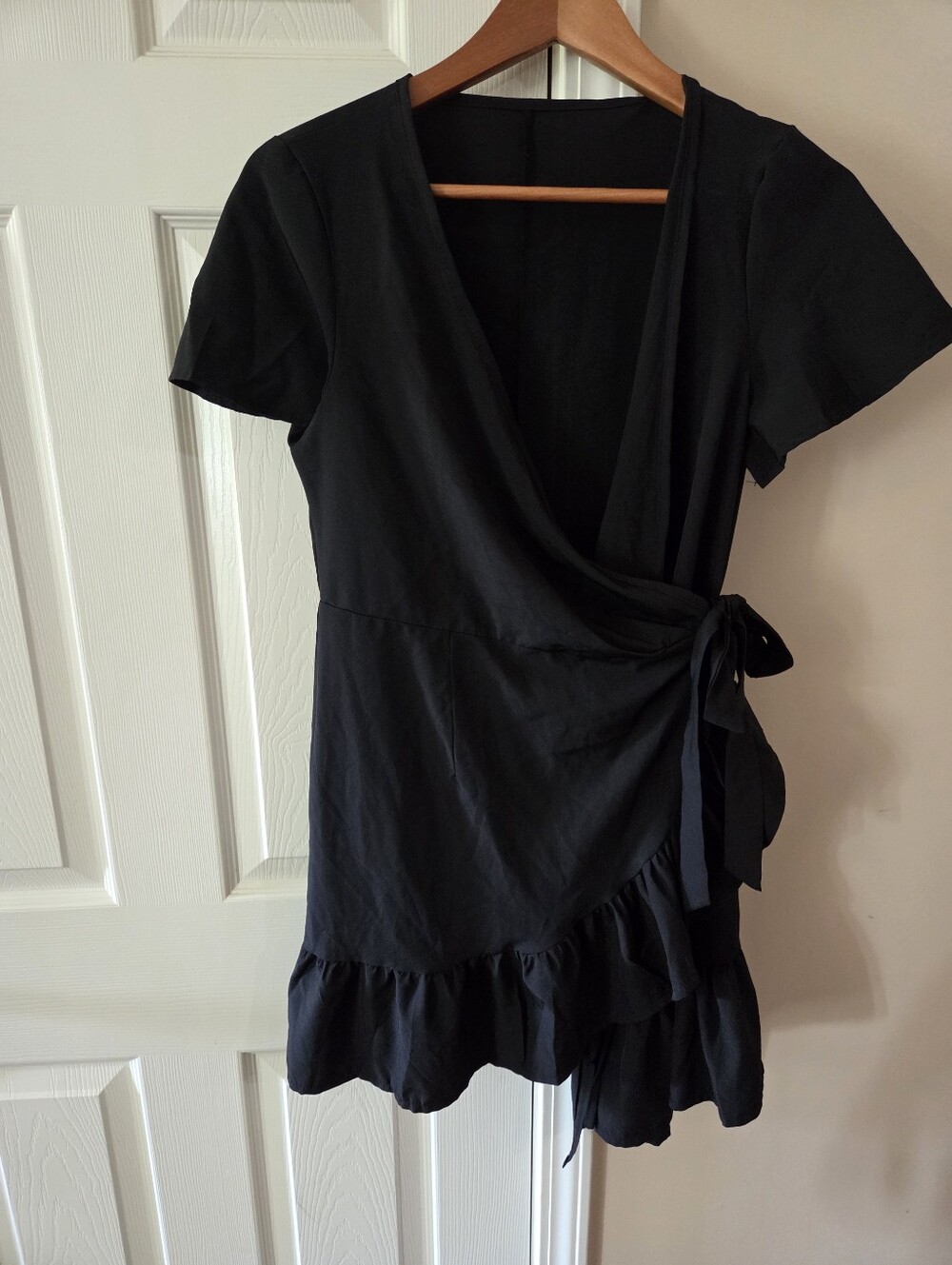 Set Of 2 $ 15☀️Women’s Black Wrap Ruffle Dress